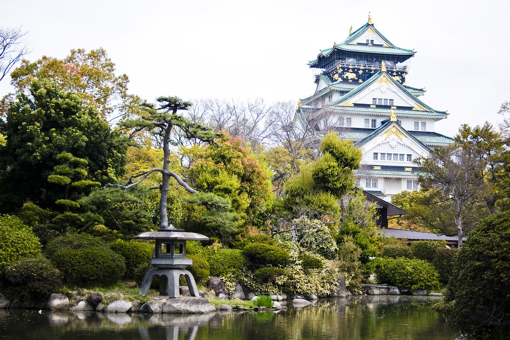 "Osaka Castle" by Travis King is licensed under CC BY-NC 2.0