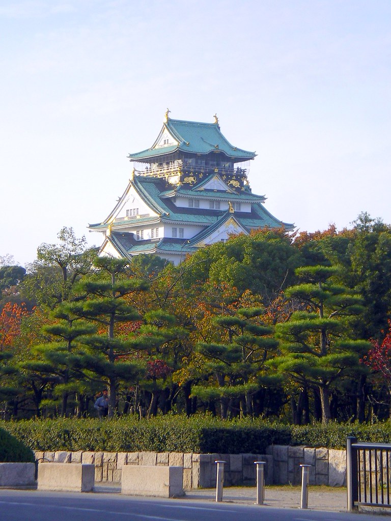 "Osaka Castle" by aeviin is licensed under CC BY-NC-SA 2.0